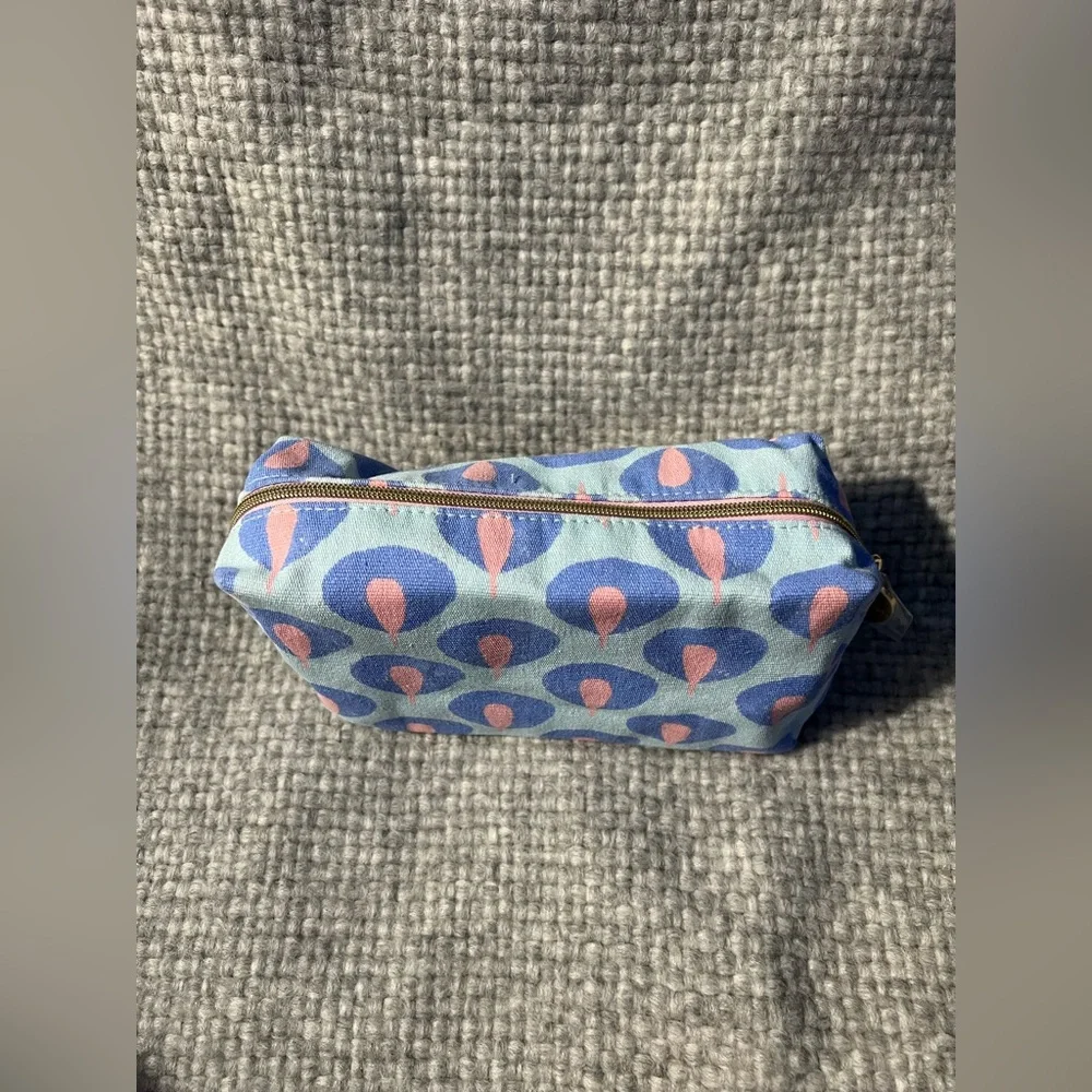 Clinique Makeup Bag: Pink & Blue